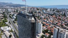 Uoči otvaranja, na vrhu Dalmatia Towera zavijorila se američka zastava