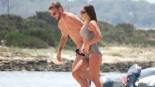 Savršen stajling za plažu: Rakitićeva Raquel oduševila chic kombinacijom