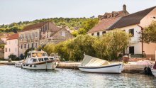 Zeleni otok s 300 stanovnika, s preko 2700 sunčanih sati godišnje, idealna je ljetna destinacija
