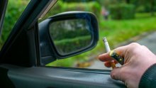 U Njemačkoj bi uskoro moglo biti zabranjeno pušenje u autu u prisutnosti djece
