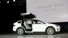 Tesla i službeno otkrio električni SUV, Model X