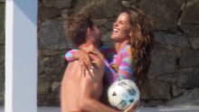 Vruće igrice uz bazen: Brazilska manekenka i golman prepustili se nježnostima