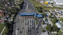 Pogled iz ptičje perspektive na gusti promet na Lučkom