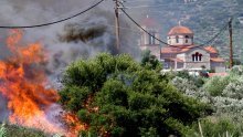 Grčka: Šumski požari ne jenjavaju, turisti napuštaju ljetovališta