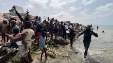 Dvoje mrtvih, 57 migranata spašeno nakon brodoloma kod talijanske Lampeduse