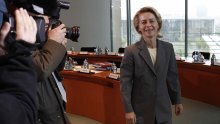 Merkel navija za Ursulu von der Leyen