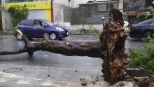 Tajfun Khanun protutnjao preko Japana, dvije osobe poginule