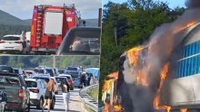 Zapalio se kamion na A1: Kilometarska kolona, vozi se jednim trakom