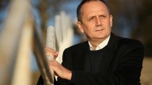 'Vlada ima problem sama sa sobom, najpoštenije bi bilo raspisati izbore'