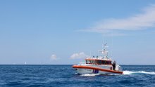 Hitna pomorska služba uspješno prevezla ozlijeđenog dječaka s otoka na kopno
