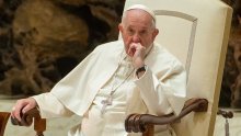 Papa Franjo: Dezinformacije su 'prvi grijeh novinarstva'