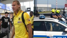 Vruća atmosfera na Tuđmanu: Pazite koliko policije čuva igrače AEK-a