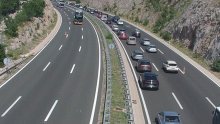 Kod Sv. Roka u smjeru Zagreba i dalje se vozi usporeno, kolona tri kilometra
