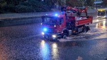 Oluja zahvatila Hercegovinu, grom pogodio obiteljsku kuću; u Kopru stradao vatrogasac