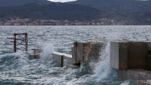 Novljani spasili mađarske turiste koji su usred nevremena plovili na luftiću