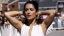 Salma Hayek ima novu ljetnu fotku i izgleda spektakularno: Ovo je badić koji briše godine