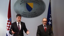 Bosnian PM urges changing border crossings treaty with Croatia