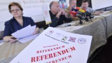 Union leaders deliver leaflets about referendum to MPs
