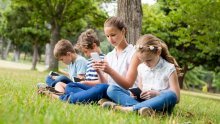 Djeca su sve više na mobitelima, to ostavlja posljedice na psihu