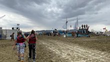 Jedna osoba umrla, deseci tisuća zaglavljeni u blatu na festivalu Burning Man