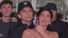 Kylie Jenner i Timothee Chalamet potvrdili svoju vezu i to pred prepunim stadionom