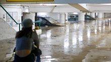 Obilna kiša potopila Hong Kong. U sat vremena najviše padalina u zadnjih 140 godina