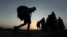 Najveći incident s migrantima do sada: Stotinu ih pokušalo upasti u vlak Split-Zagreb