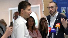 Pernar napravio kaos na presici, Tomašević: Koliko apartmana imate?!