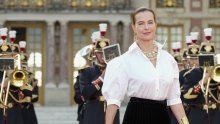 U bijeloj košulji na crvenom tepihu: Francuska diva na pragu 70-e očitala lekciju iz stila