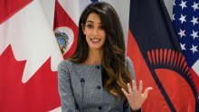 Amal Clooney očarala chic outfitom koji je sjajan primjer poslovne elegancije