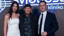 Samozatajna kći Stephana Lupina ukrala je sve poglede u izlasku s ocem