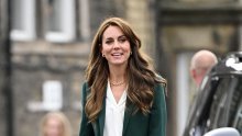 Kate Middleton oduševila je izborom odijela, ali ono što doista privlači pažnju je ogrlica