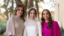 Kraljica Rania pohvalila se obiteljskim slavljem i svojim lijepim princezama