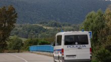 Policija uhvatila dva krijumčara koji su ilegalno prevozili ukupno 62 migranta