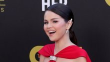 Selena Gomez se vraća pjevanju, a ovaj se put pridružila Coldplayu na koncertu