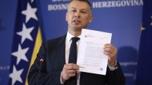 Dodikov ministar sigurnosti želi protjerati Schmidta iz BiH