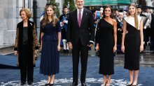 Teško je reći tko ima bolju haljinu - kraljica Letizia ili njezine kćeri