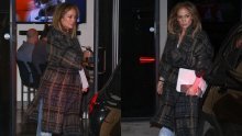 Jennifer Lopez spojila odličan kaput, hit traperice i zanimljive čizme
