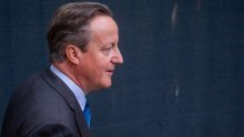 Povratak posrnulog premijera: Hoće li Cameron napraviti više štete nego koristi