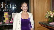 Sarah Jessica Parker ne krije očaranost baršunom, a zna i kako ga nositi