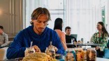 Luka Modrić i Dominik Livaković nove su zvijezde Podravkinih kampanja za Čokolino i Lino Ladu