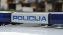 Trojica krijumčara završila u pritvoru, jedan se kombijem zabio u policijski auto