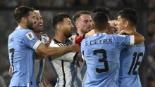 Urugvaj nokautirao Argentinu; Messi divljao, udarao laktom, hvatao za vrat...
