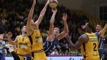 Dalmatinski derbi je pripao Zadru; Luka Božić triple-doubleom slomio 'žute' u Splitu