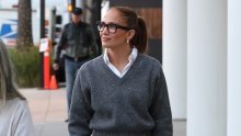 Netipično izdanje Jennifer Lopez: Štreberskim stajlingom istaknula hit boju sezone