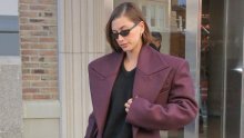 Cipele koje su trenutačno najveća modna opsesija sjajno nosi i Hailey Bieber