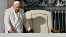 Vatikan: Papa Franjo je dobro i stabilno, na intravenoznoj je terapiji antibioticima