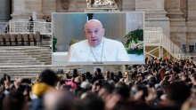 Papa ima upalu pluća: 'Danas ne mogu prići prozoru'
