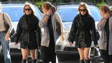 Jennifer Lopez izazvala senzaciju u crnom: Čizme u duhu 80-ih spojila s efektnim kaputom