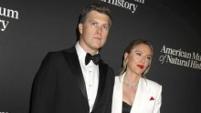 Sve su zasjenili na gala večeri: Scarlett Johansson u društvu supruga plijenila elegancijom